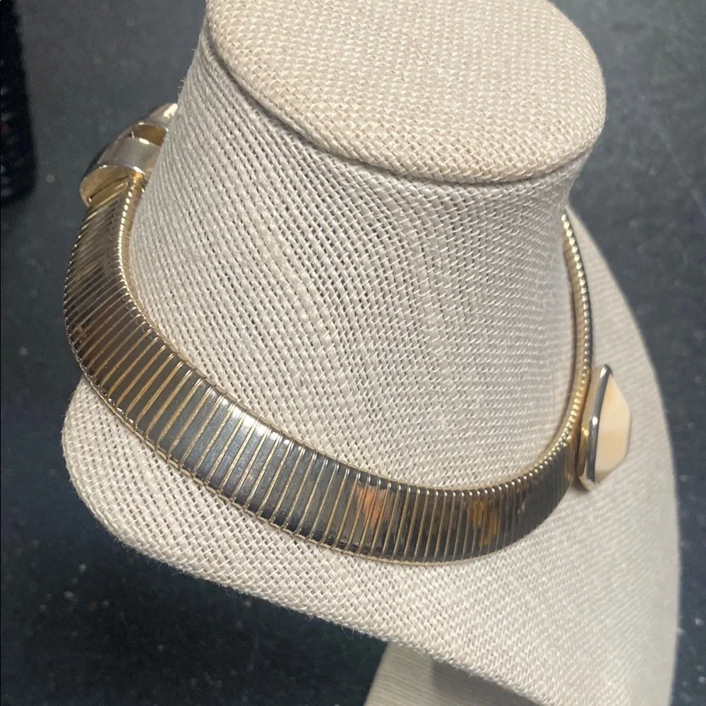 90s Elegant Gold and Cream Collar Necklace